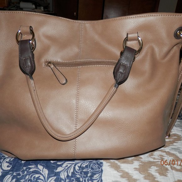 Large MG Collection Tote - Picture 2 of 5